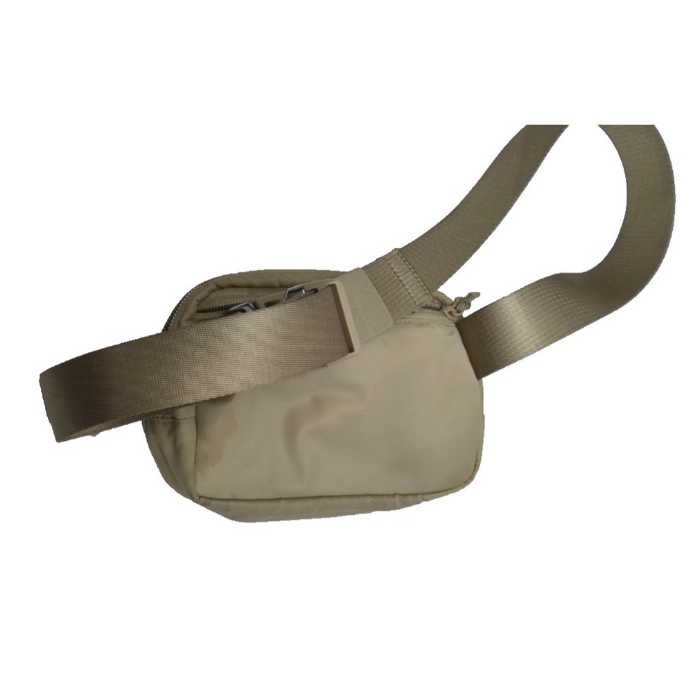 Lululemon Everywhere Belt Bag - Picture 2 of 6